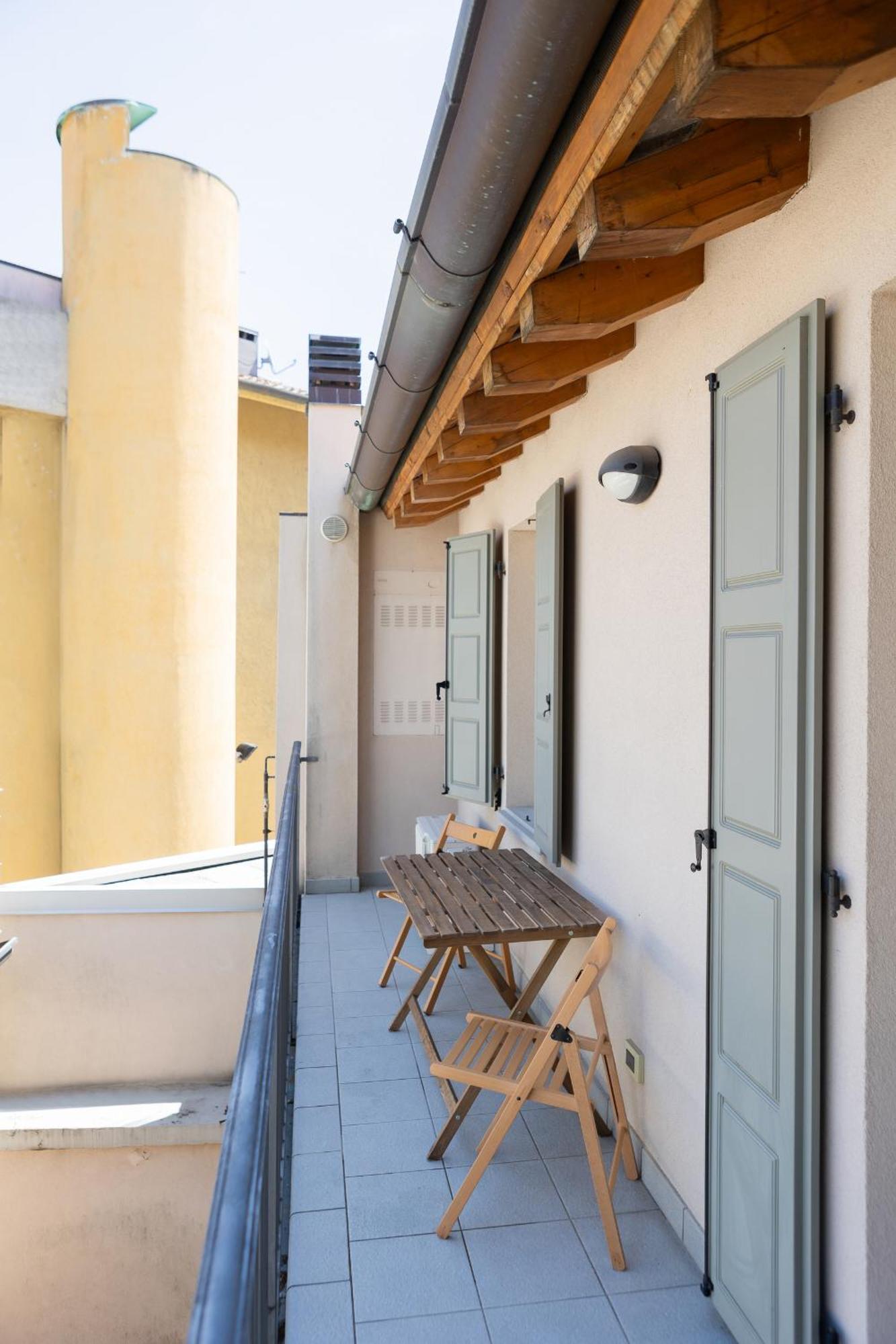 Double Private Parking, 2 Bedrooms & 2 Bathrooms - Elegant Apartment In Old Town Udine Luaran gambar